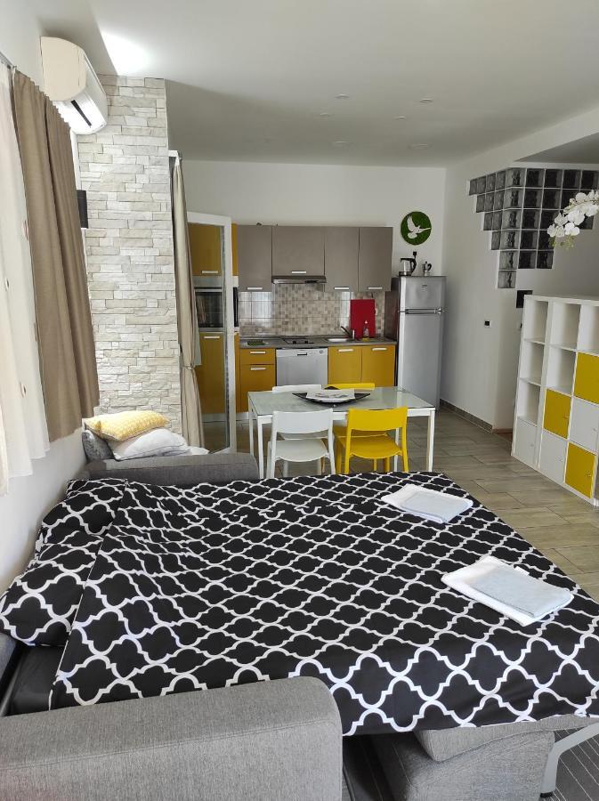White Pigeon Apartment Split Exterior photo