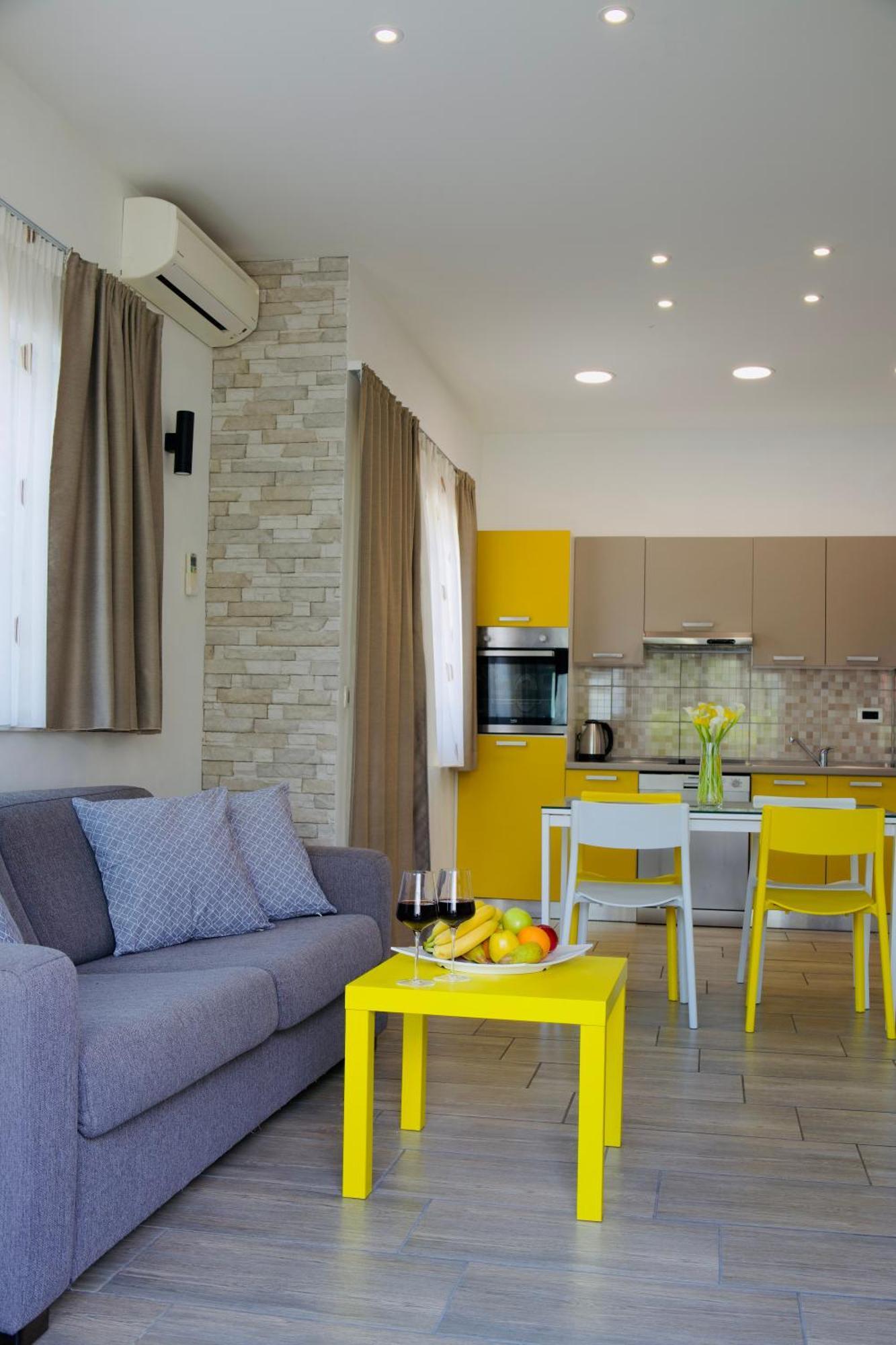 White Pigeon Apartment Split Exterior photo